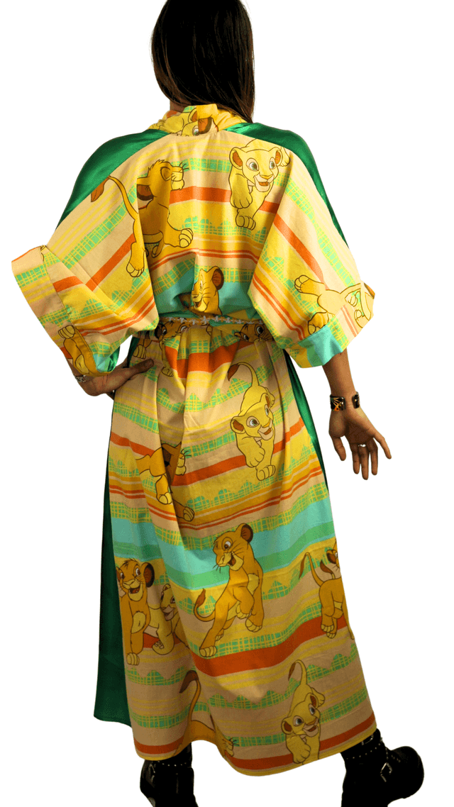 Kimono Long Unique avec Motif Roi Lion et Obi Japonais Hakuna Matata