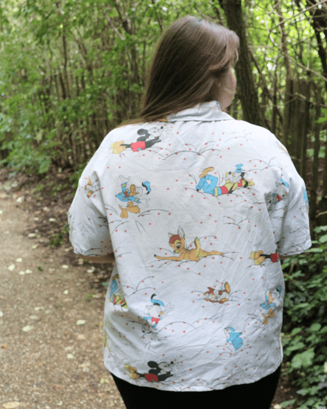 Chemise Upcyclée Oversize – Mickey Vintage avec Panpan & Bambi – Taille 44 Unisexe
