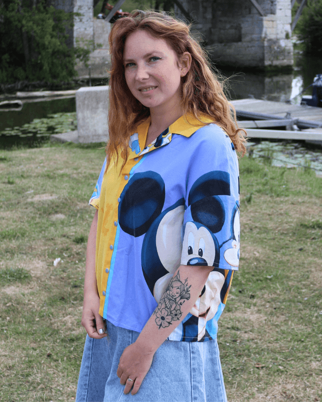 Chemise Upcyclée Oversize – Mickey & Ses Amis – Taille 34 Unisexe 