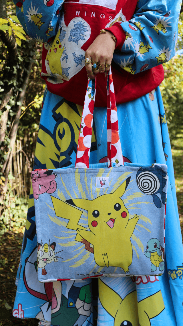 🎒 Sac Cabas Pokémon & Fleurs – Sacha et Pikachu - Pièce Unique 🌿