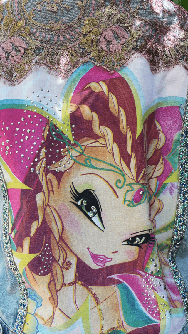 🌸 Veste en jean upcyclée – Thème Flora Bloomix (Winx Club) - S/M 🌸