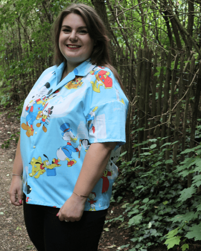 Chemise Upcyclée Oversize – Mickey & ses amis vintage – Taille 42 Unisexe