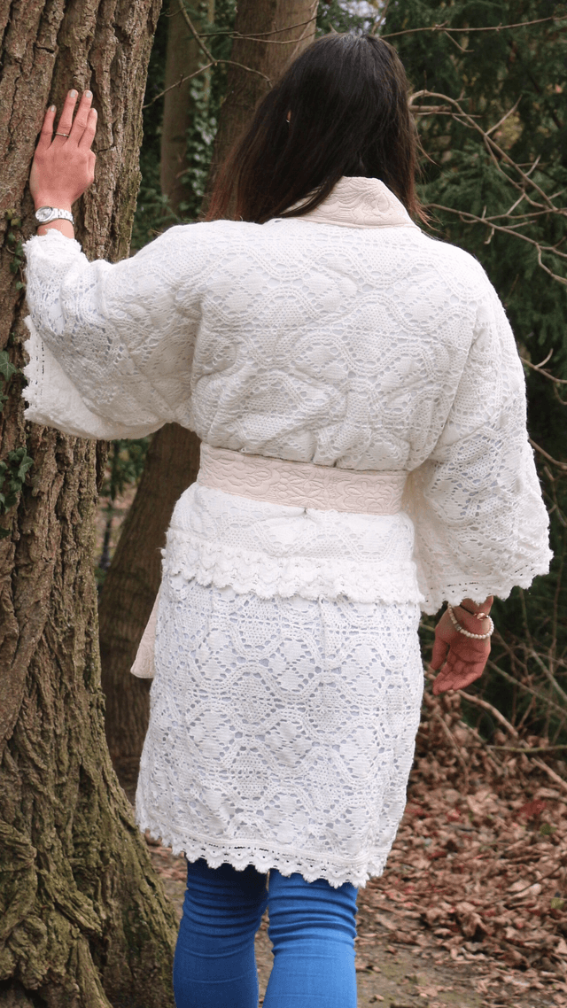 Kimono Court Unisexe Taille Unique "Élégance Dentelle"