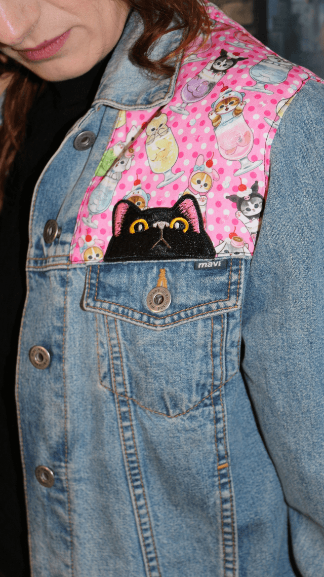 Veste en Jean Revalorisée – Thème Chats Taille 38