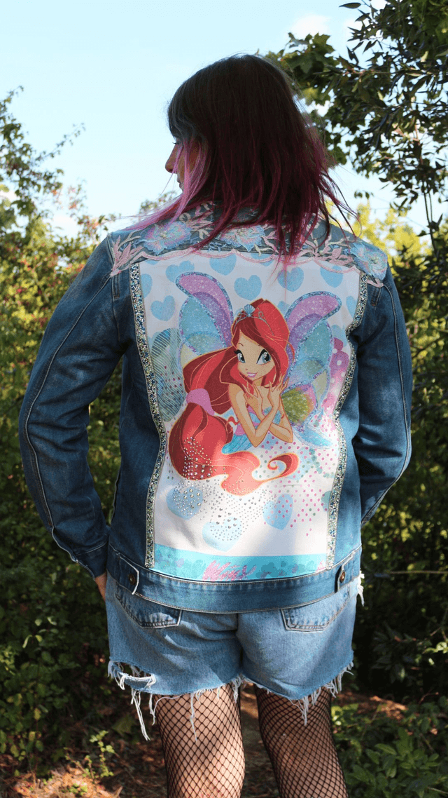 🔥 Veste en jean upcyclée – Thème Bloom (Winx Club) - M / L🔥