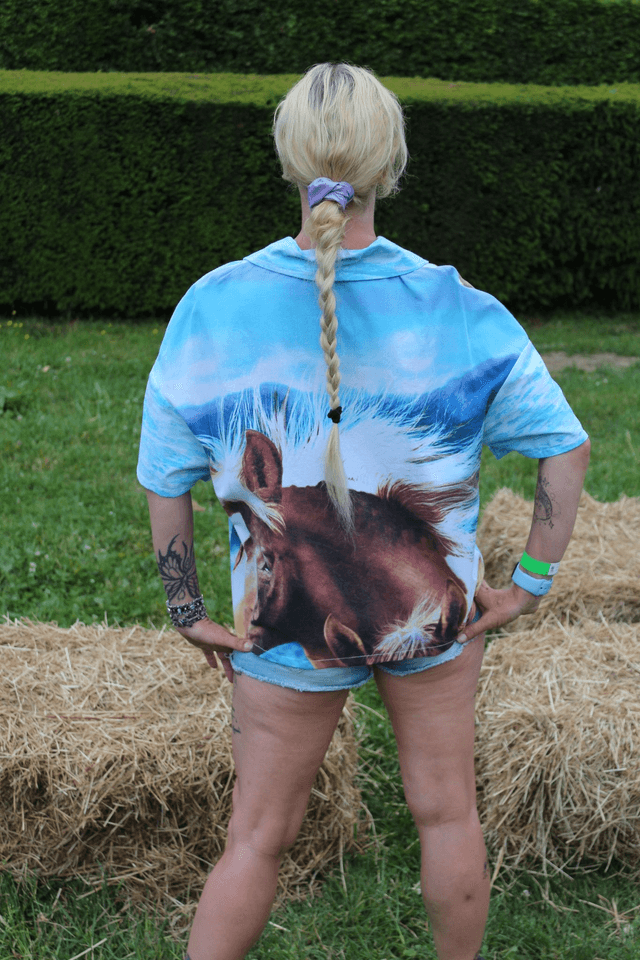 Chemise upcyclée "Chevaux bord de mer" – Pièce unique (Taille 34) Over size et unisexe 