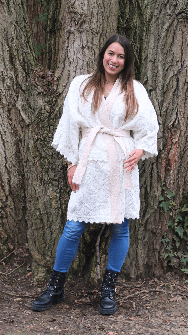 Kimono Court Unisexe Taille Unique "Élégance Dentelle"