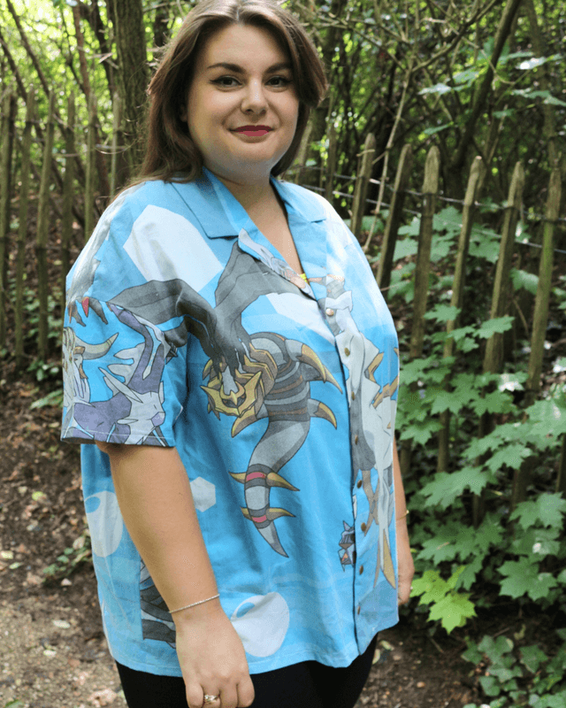 Chemise Upcyclée Oversize – Pokémon Légendaires – Taille 44 Unisexe 