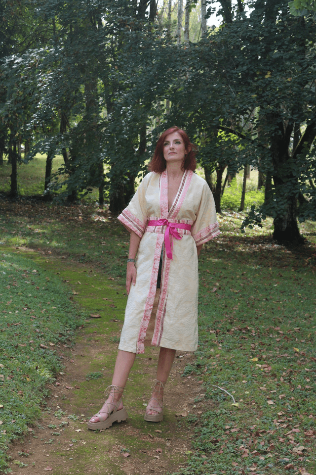Kimono Long Épais Beige Intemporel avec Motif Fleuri Brillant - Taille Unique
