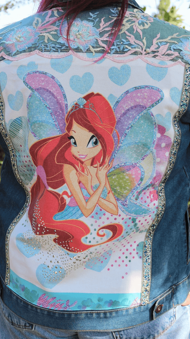 🔥 Veste en jean upcyclée – Thème Bloom (Winx Club) - M / L🔥