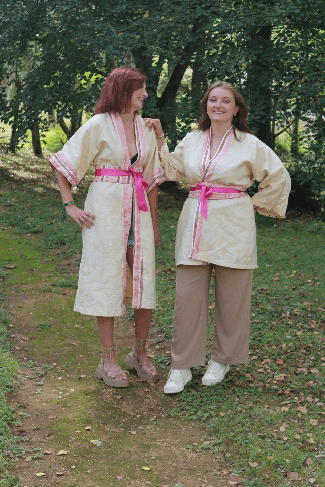 Kimono Long Épais Beige Intemporel avec Motif Fleuri Brillant - Taille Unique