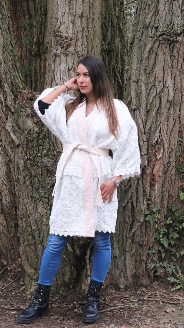Kimono Court Unisexe Taille Unique "Élégance Dentelle"