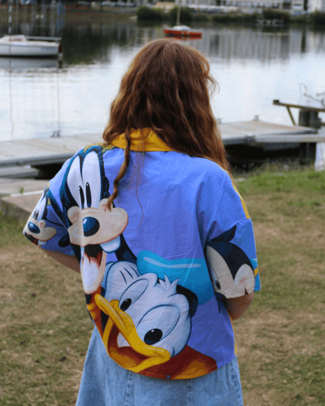 Chemise Upcyclée Oversize – Mickey & Ses Amis – Taille 34 Unisexe 