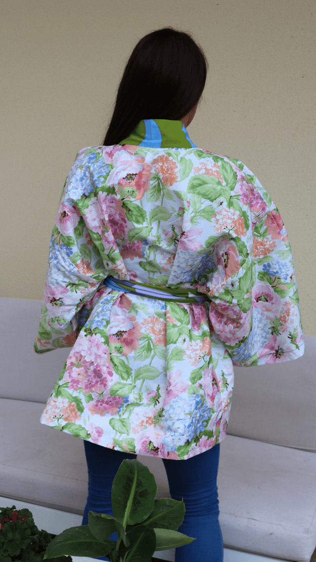 Kimono Bouquet Fleuri Artisanal en Taille Unique 