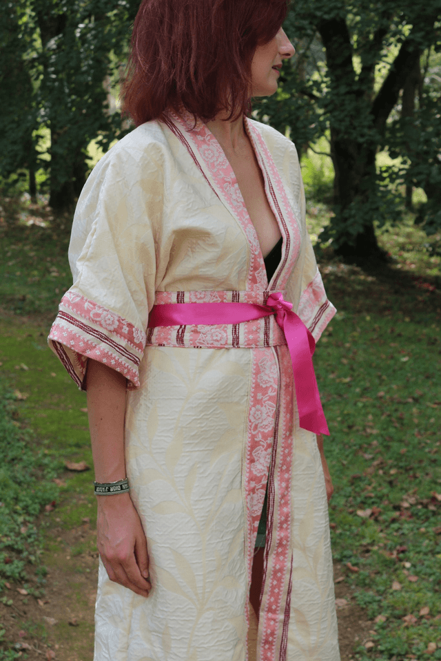 Kimono Long Épais Beige Intemporel avec Motif Fleuri Brillant - Taille Unique