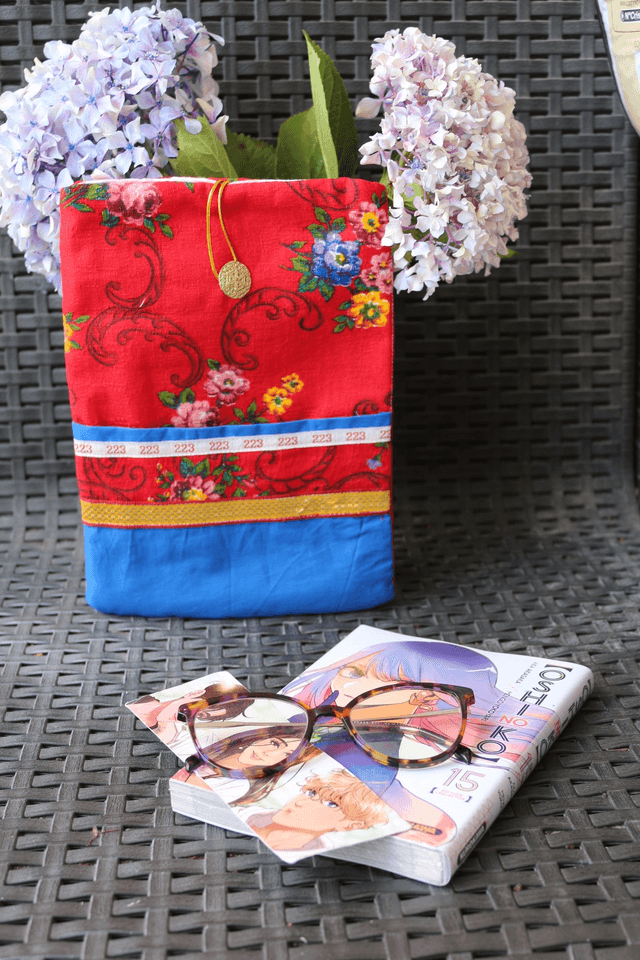 Pochette de protège Livre de Poche – Édition Fleurie Rouge &amp; Bleu cadeau lecteur 
