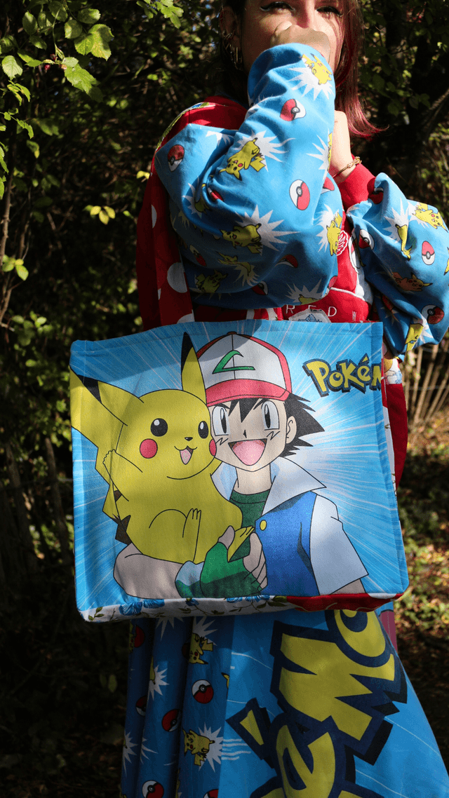 🎒 Sac Cabas Pokémon &amp; Fleurs – Sacha et Pikachu - Pièce Unique 🌿